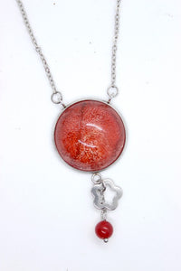 Pendentif résine  "fond de mer" rouge, bijou unique