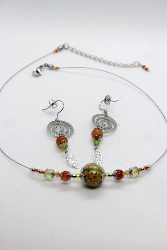 Collier très fin vert orange et boucles d'oreilles, perle polymère, bijou unique